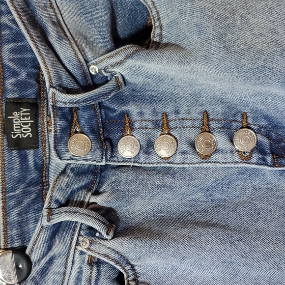 Button-fly Jean Shorts - Picture 2 of 3